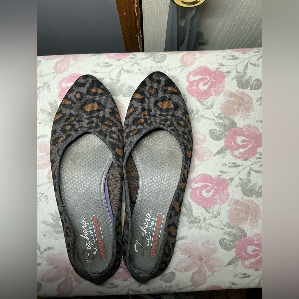 Skechers Leopard Print Flats • Air-Cooled Memory Foam • Size 9